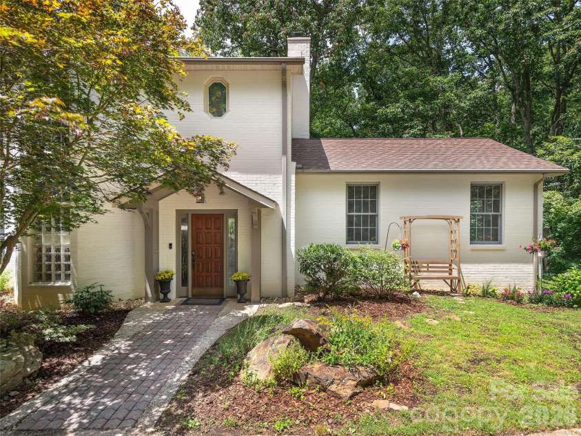 608 Upper Sondley Drive, Asheville, NC 28805.  MLS# CAR4283566, YatesRealty ID 2797. 