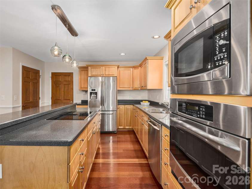 608 Upper Sondley Drive, Asheville, NC 28805.  MLS# CAR4283566, YatesRealty ID 2797. 