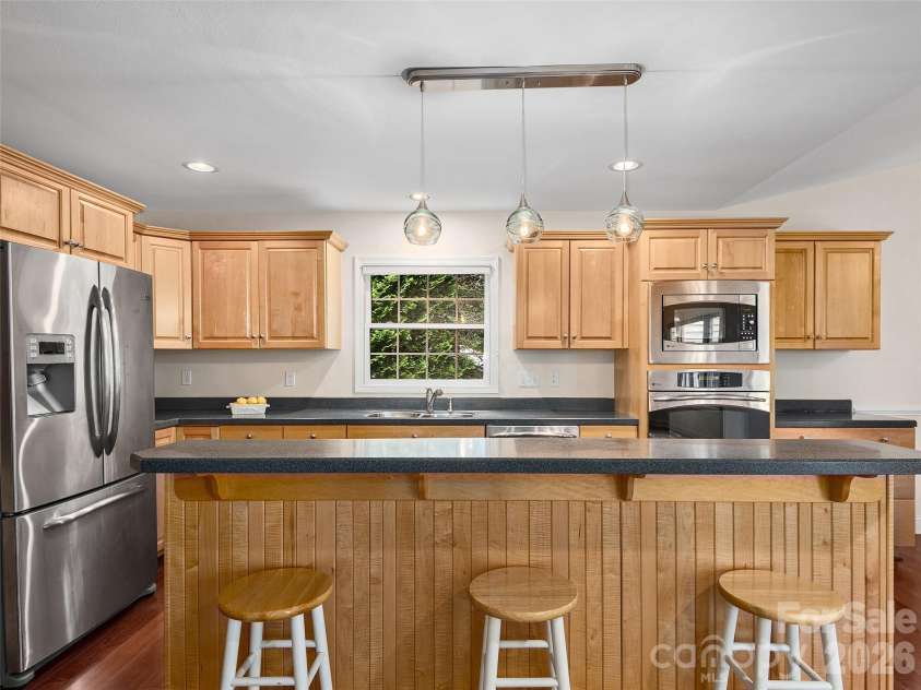 608 Upper Sondley Drive, Asheville, NC 28805.  MLS# CAR4283566, YatesRealty ID 2797. 