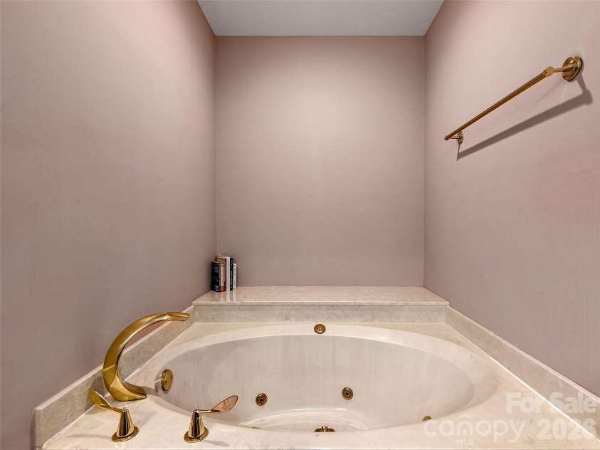 608 Upper Sondley Drive, Asheville, NC 28805.  MLS# CAR4283566, YatesRealty ID 2797. 