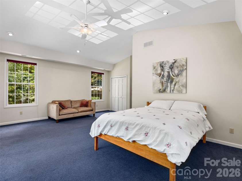 608 Upper Sondley Drive, Asheville, NC 28805.  MLS# CAR4283566, YatesRealty ID 2797. 