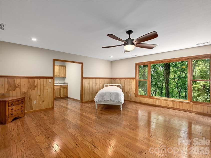 608 Upper Sondley Drive, Asheville, NC 28805.  MLS# CAR4283566, YatesRealty ID 2797. 