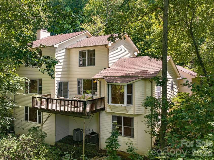 608 Upper Sondley Drive, Asheville, NC 28805.  MLS# CAR4283566, YatesRealty ID 2797. 