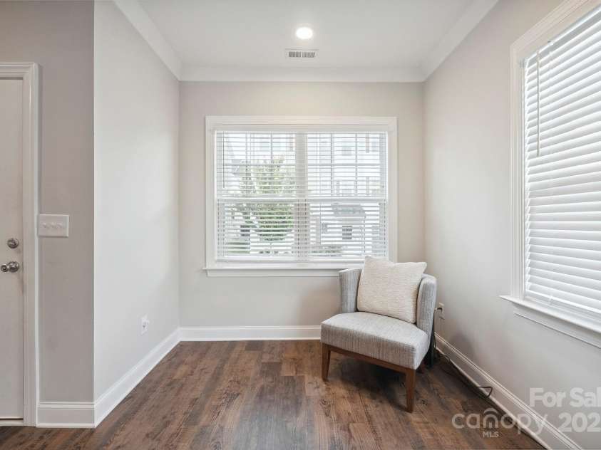 5020 Belmont Crossing Drive, Belmont, NC 28012.  MLS# CAR4277475, YatesRealty ID 27970. Living Room Alcove