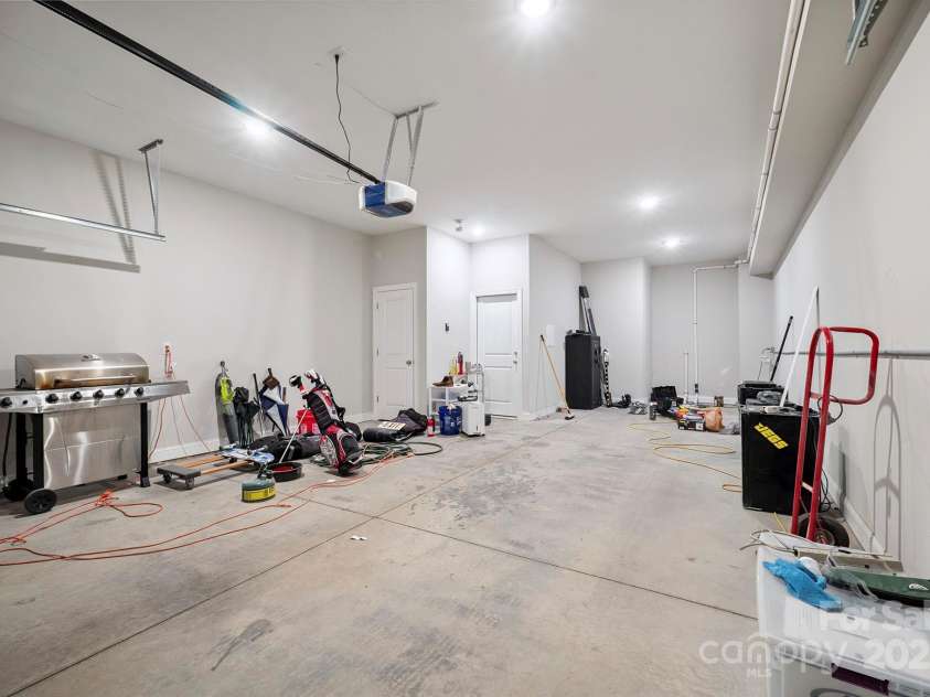 5020 Belmont Crossing Drive, Belmont, NC 28012.  MLS# CAR4277475, YatesRealty ID 27970. Oversized Garage
