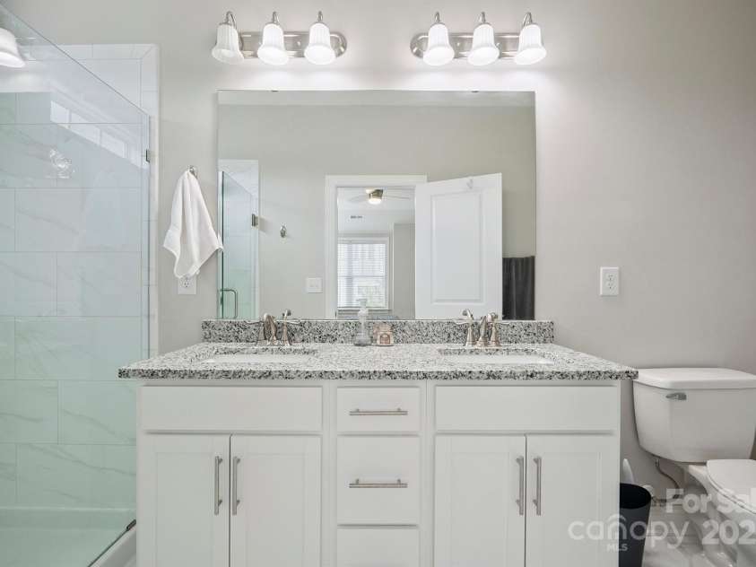 5020 Belmont Crossing Drive, Belmont, NC 28012.  MLS# CAR4277475, YatesRealty ID 27970. Primary Bathroom