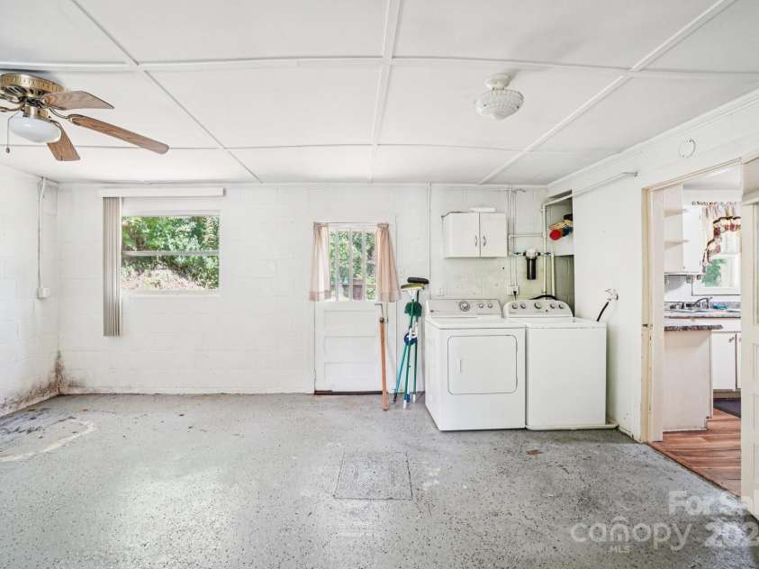 203 Beaverdam Road, Candler, NC 28715.  MLS# CAR4282589, YatesRealty ID 27973. Flex room / laundry room