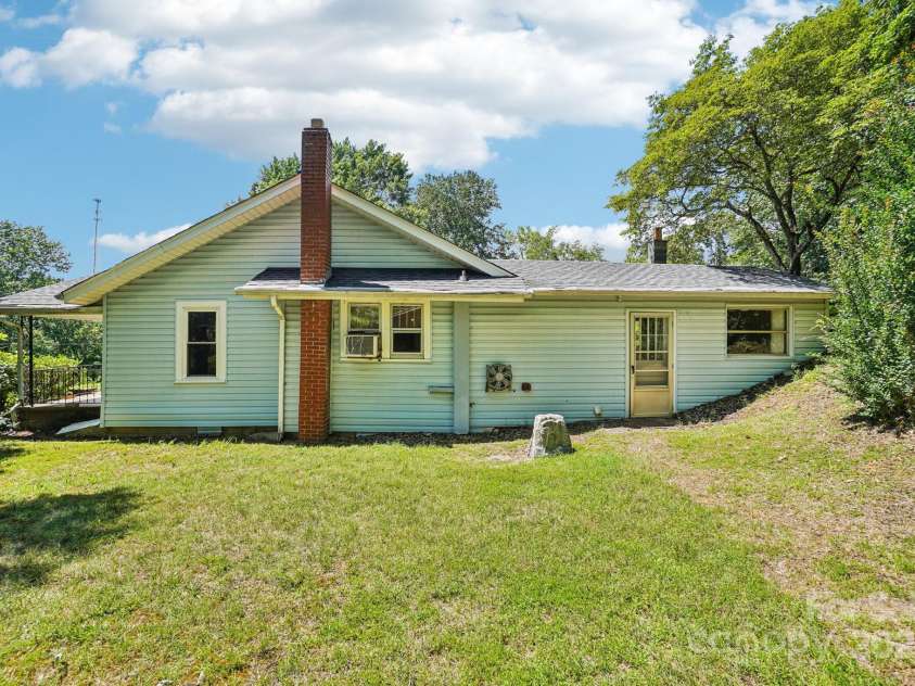 203 Beaverdam Road, Candler, NC 28715.  MLS# CAR4282589, YatesRealty ID 27973. Flex Room / Laundry Room side entrance