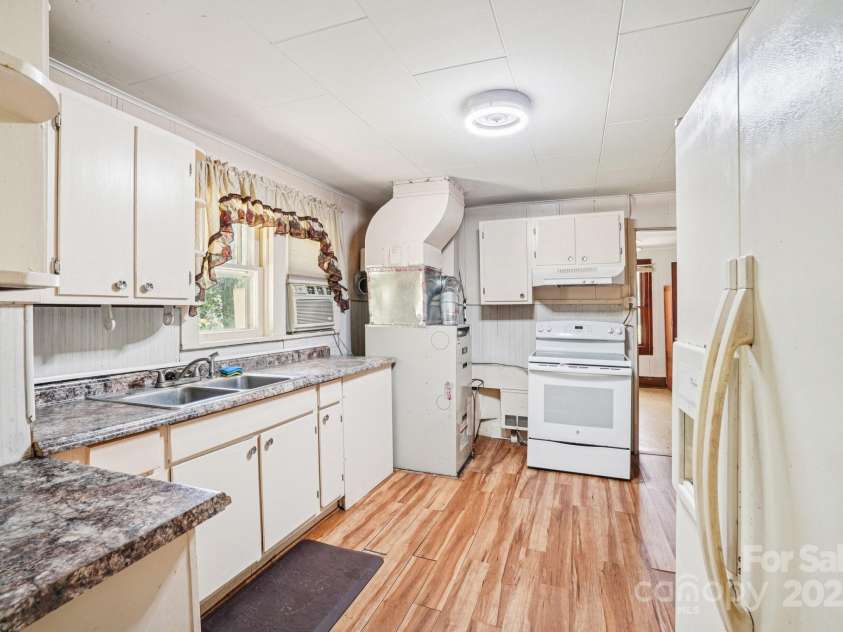 203 Beaverdam Road, Candler, NC 28715.  MLS# CAR4282589, YatesRealty ID 27973. Kitchen 1