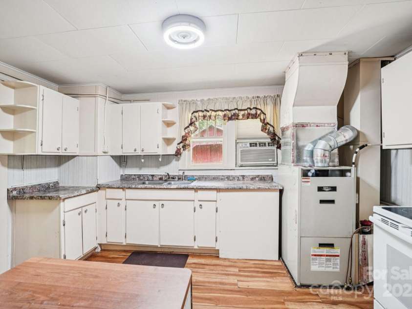 203 Beaverdam Road, Candler, NC 28715.  MLS# CAR4282589, YatesRealty ID 27973. Kitchen 2