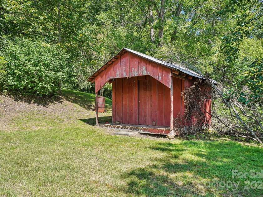 203 Beaverdam Road, Candler, NC 28715.  MLS# CAR4282589, YatesRealty ID 27973. Outbuilding
