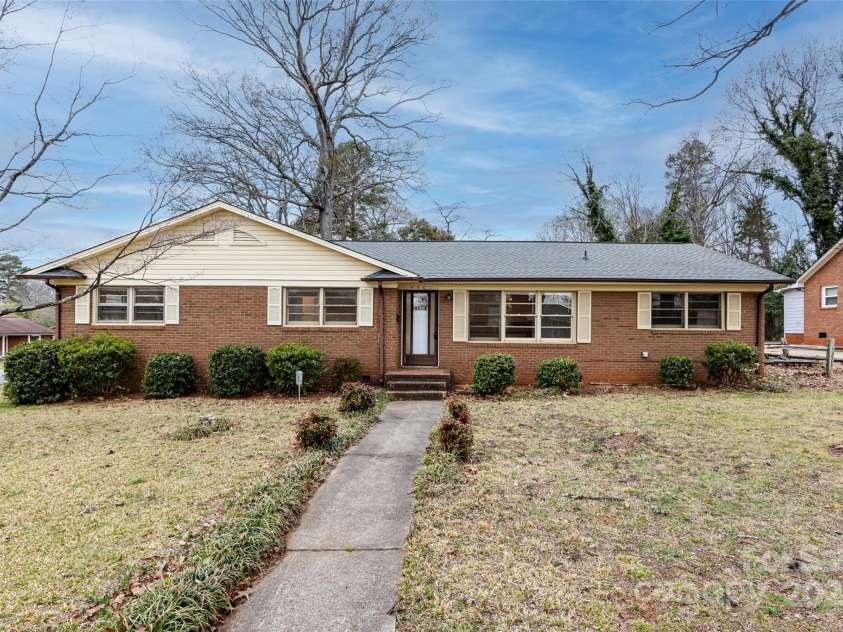 4601 Mendham Drive, Charlotte, NC 28215.  MLS# CAR4274577, YatesRealty ID 27974. 