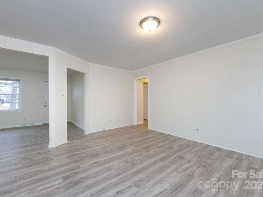 4601 Mendham Drive, Charlotte, NC 28215.  MLS# CAR4274577, YatesRealty ID 27974. 