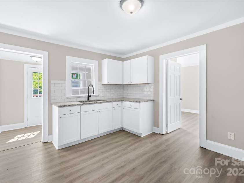 1528 Avondale Drive, Statesville, NC 28625.  MLS# CAR4267868, YatesRealty ID 27975. 