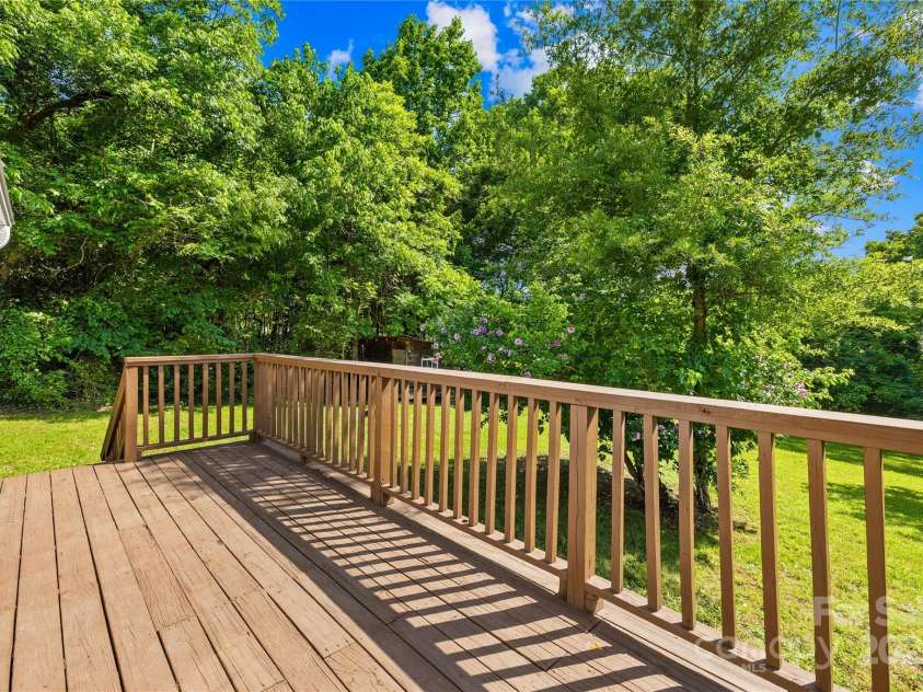 1528 Avondale Drive, Statesville, NC 28625.  MLS# CAR4267868, YatesRealty ID 27975. 