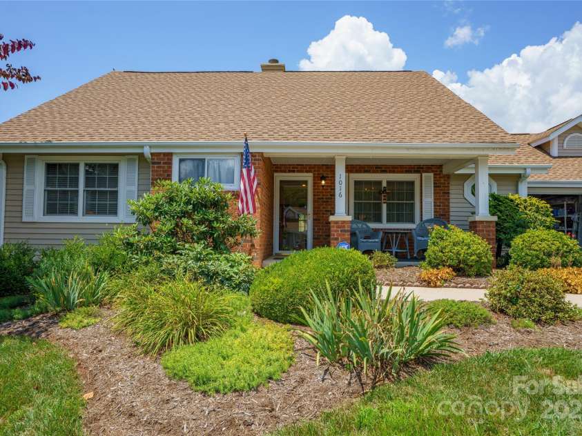 1016 Saddlebrook Drive, Hendersonville, NC 28739.  MLS# CAR4276679, YatesRealty ID 27976. 