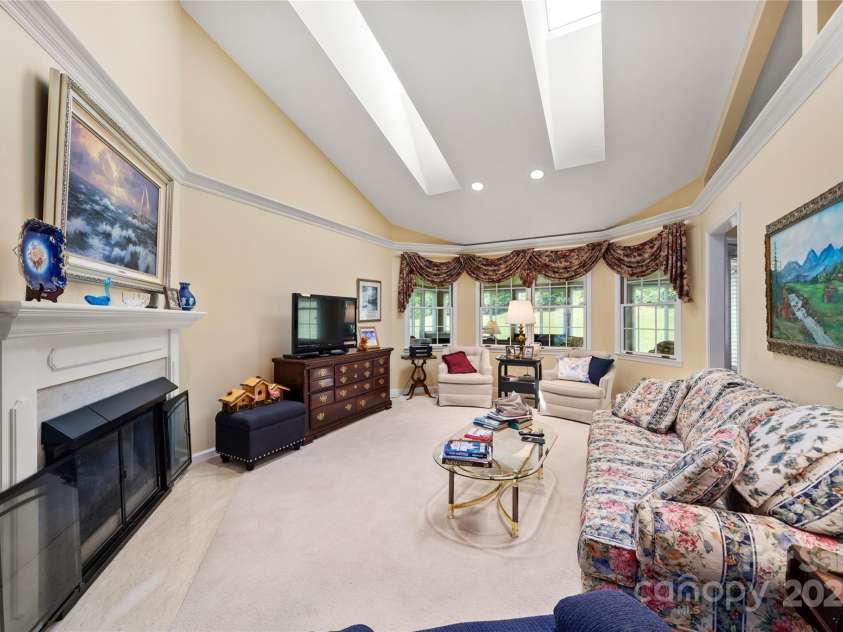 1016 Saddlebrook Drive, Hendersonville, NC 28739.  MLS# CAR4276679, YatesRealty ID 27976. 