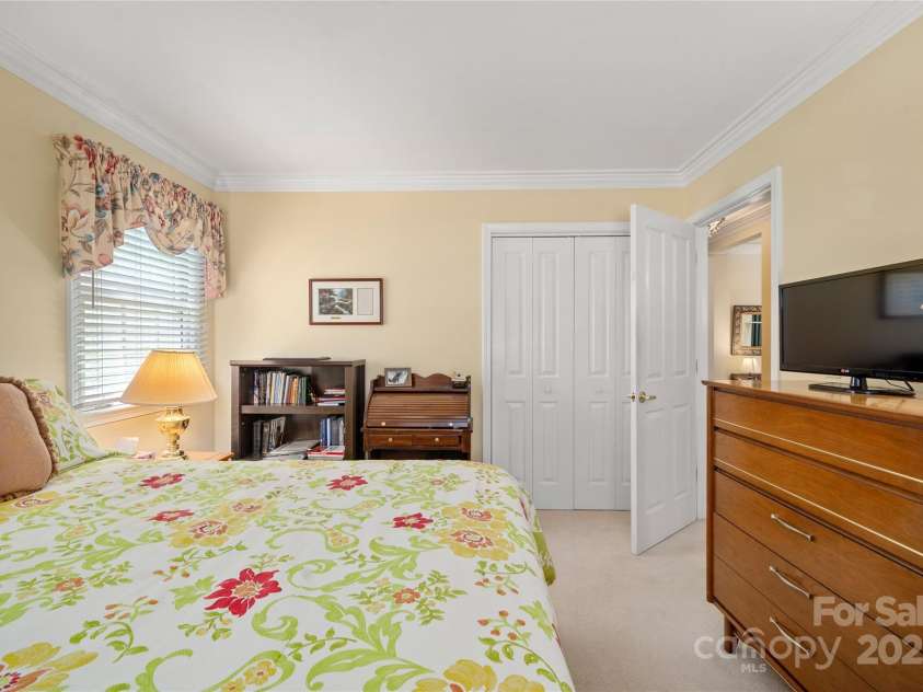 1016 Saddlebrook Drive, Hendersonville, NC 28739.  MLS# CAR4276679, YatesRealty ID 27976. 