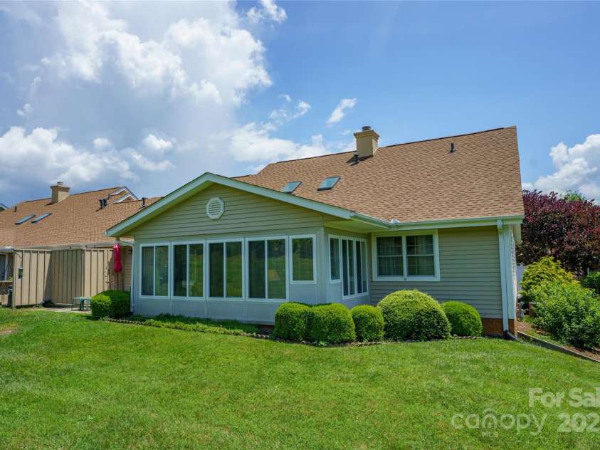 1016 Saddlebrook Drive, Hendersonville, NC 28739.  MLS# CAR4276679, YatesRealty ID 27976. 