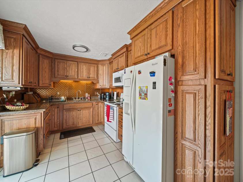 3471 Greentree Acres Road, Valdese, NC 28690.  MLS# CAR4272307, YatesRealty ID 27977. 