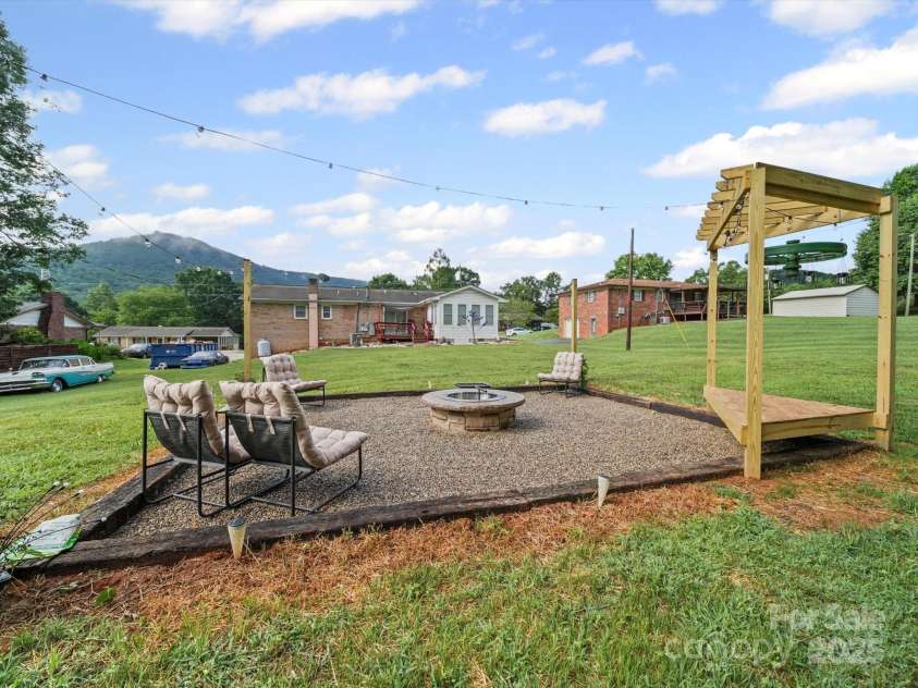 3471 Greentree Acres Road, Valdese, NC 28690.  MLS# CAR4272307, YatesRealty ID 27977. 