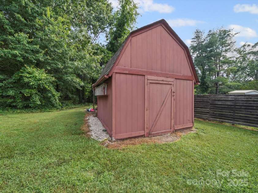 3471 Greentree Acres Road, Valdese, NC 28690.  MLS# CAR4272307, YatesRealty ID 27977. 