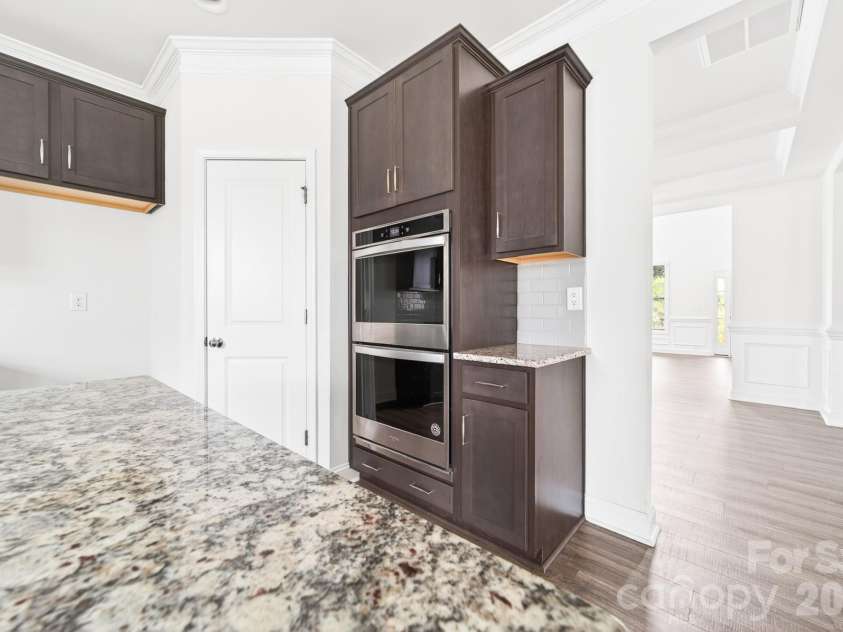 5972 Redwood Pine Road, Concord, NC 28027.  MLS# CAR4369260, YatesRealty ID 27977. Double ovens