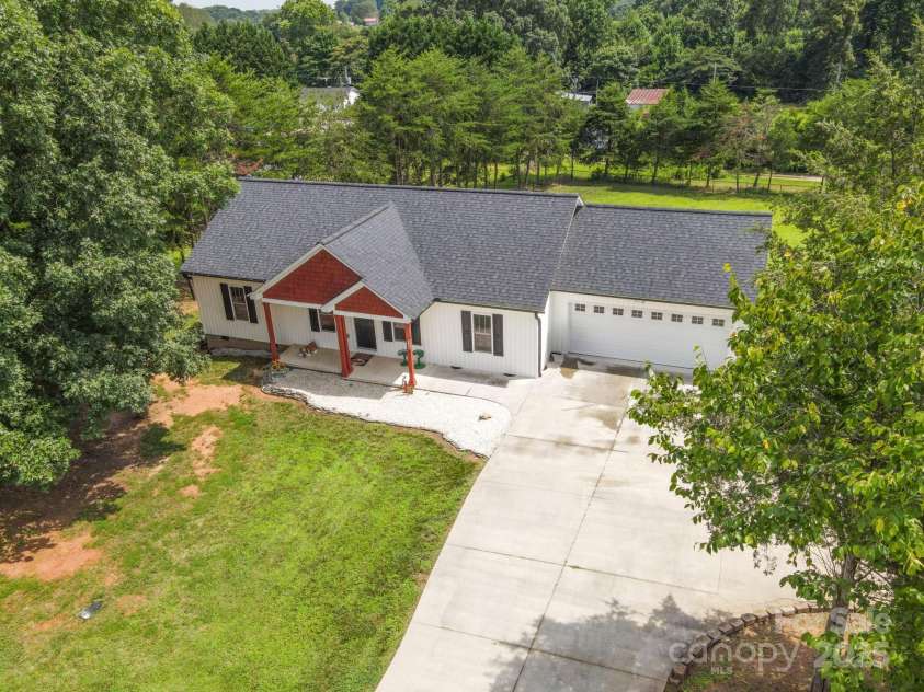 113 Swann Crossing Lane, Statesville, NC 28625.  MLS# CAR4280487, YatesRealty ID 27978. 