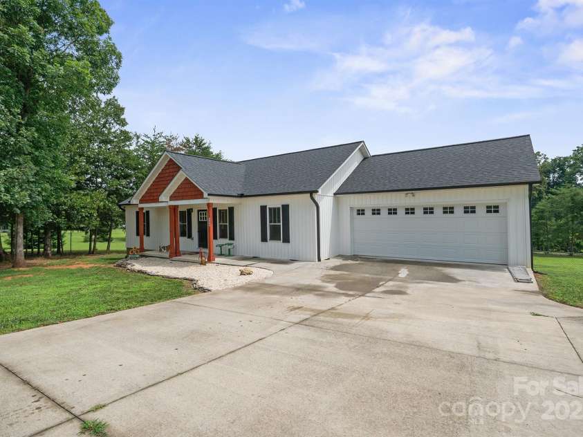 113 Swann Crossing Lane, Statesville, NC 28625.  MLS# CAR4280487, YatesRealty ID 27978. 