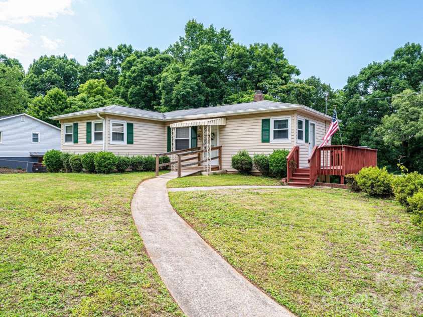 452 Swanson Drive, Lenoir, NC 28645.  MLS# CAR4389760, YatesRealty ID 27978. 