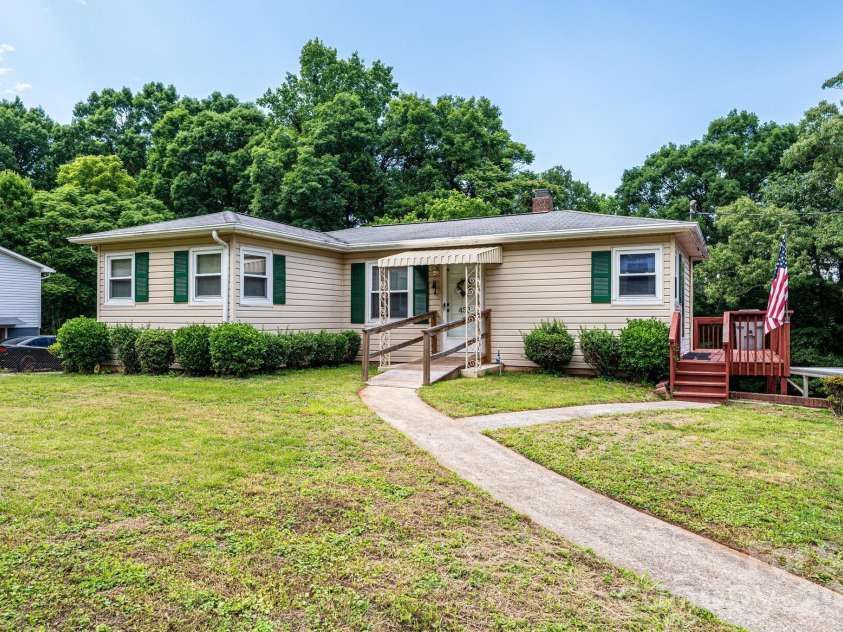 452 Swanson Drive, Lenoir, NC 28645.  MLS# CAR4389760, YatesRealty ID 27978. 