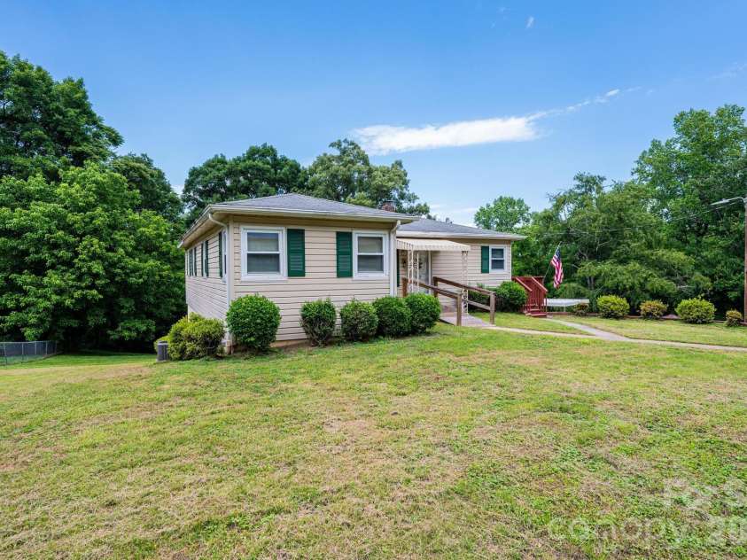 452 Swanson Drive, Lenoir, NC 28645.  MLS# CAR4389760, YatesRealty ID 27978. 