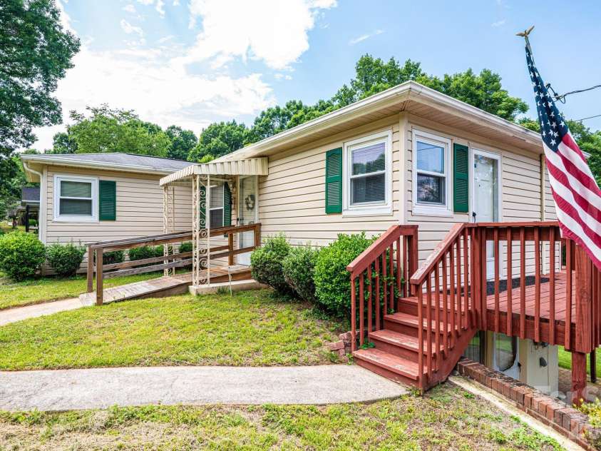 452 Swanson Drive, Lenoir, NC 28645.  MLS# CAR4389760, YatesRealty ID 27978. 