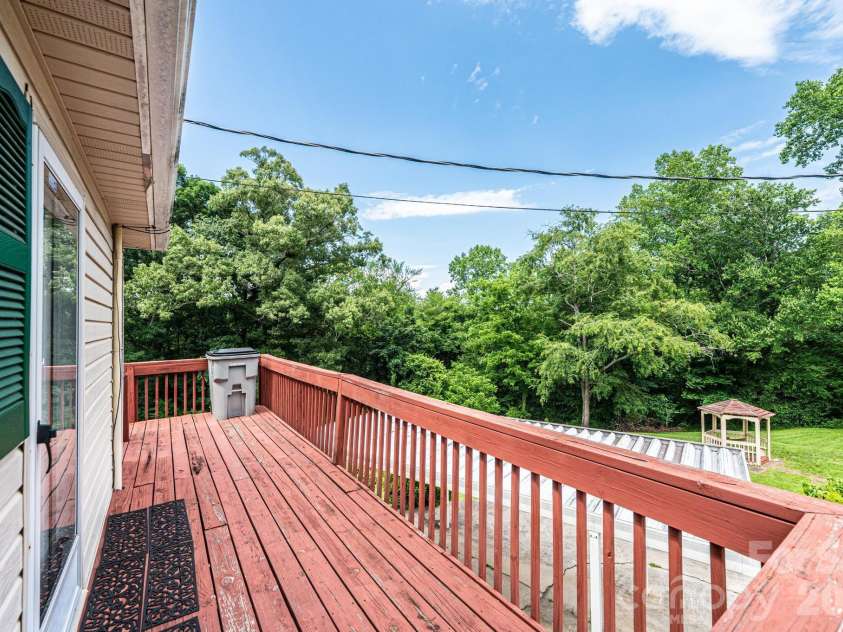 452 Swanson Drive, Lenoir, NC 28645.  MLS# CAR4389760, YatesRealty ID 27978. 