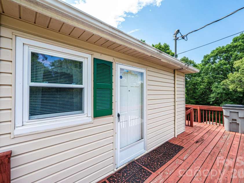 452 Swanson Drive, Lenoir, NC 28645.  MLS# CAR4389760, YatesRealty ID 27978. 