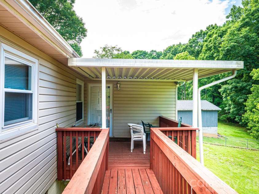 452 Swanson Drive, Lenoir, NC 28645.  MLS# CAR4389760, YatesRealty ID 27978. 