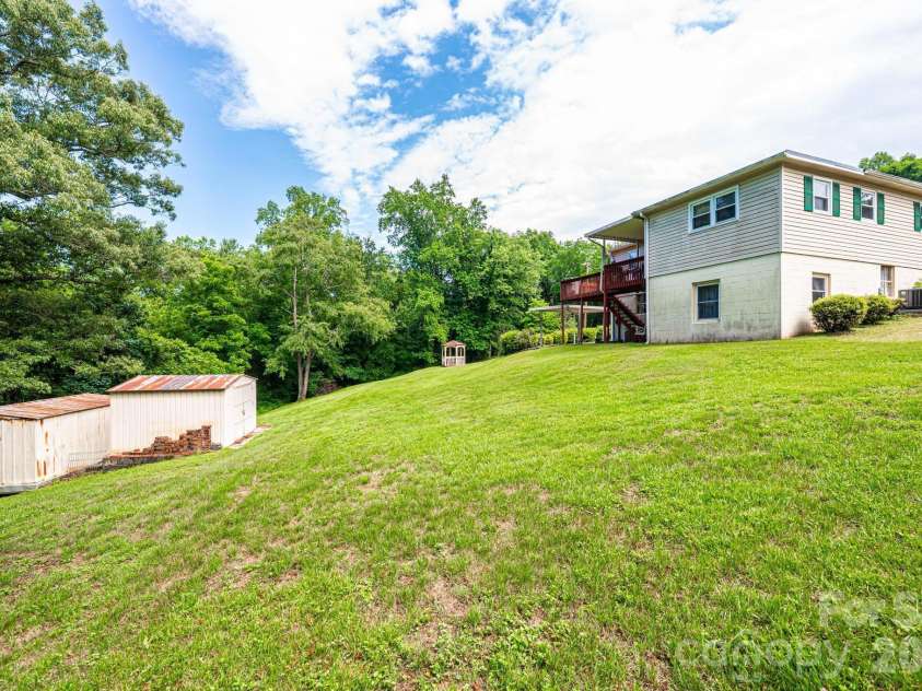 452 Swanson Drive, Lenoir, NC 28645.  MLS# CAR4389760, YatesRealty ID 27978. 