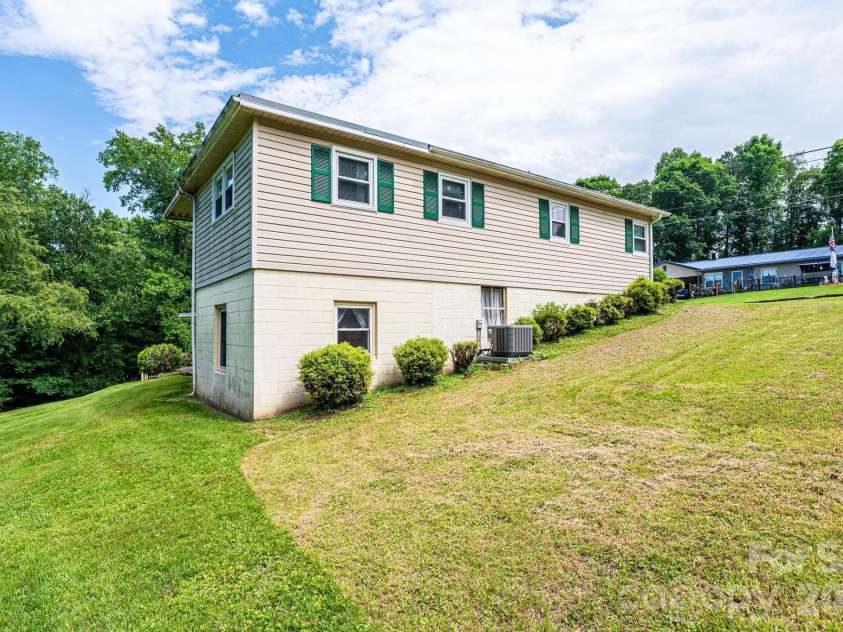 452 Swanson Drive, Lenoir, NC 28645.  MLS# CAR4389760, YatesRealty ID 27978. 