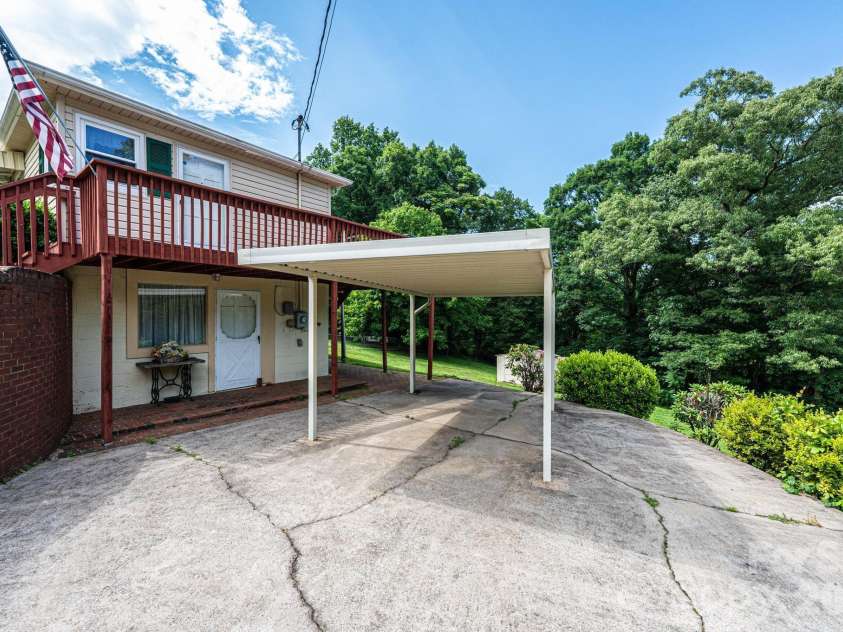 452 Swanson Drive, Lenoir, NC 28645.  MLS# CAR4389760, YatesRealty ID 27978. 