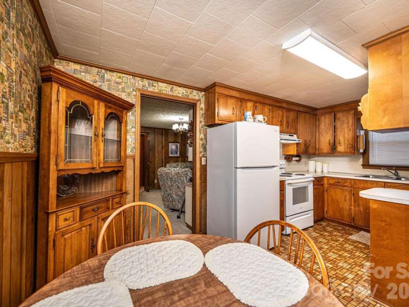 452 Swanson Drive, Lenoir, NC 28645.  MLS# CAR4389760, YatesRealty ID 27978. 