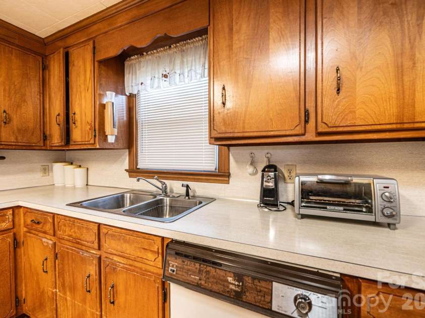 452 Swanson Drive, Lenoir, NC 28645.  MLS# CAR4389760, YatesRealty ID 27978. 