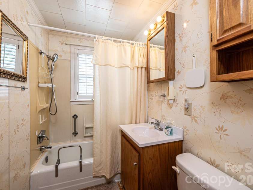 452 Swanson Drive, Lenoir, NC 28645.  MLS# CAR4389760, YatesRealty ID 27978. 