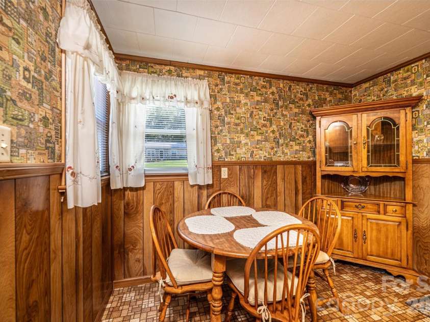 452 Swanson Drive, Lenoir, NC 28645.  MLS# CAR4389760, YatesRealty ID 27978. 