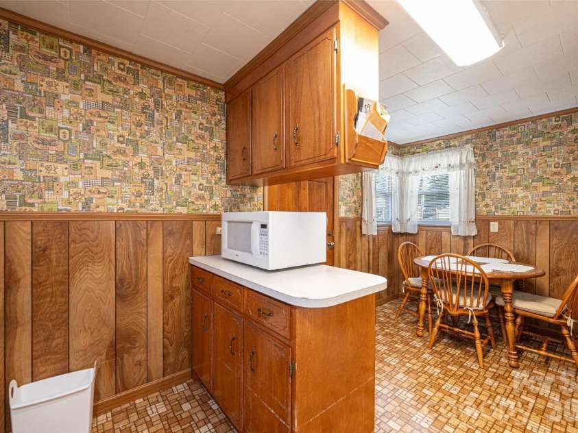 452 Swanson Drive, Lenoir, NC 28645.  MLS# CAR4389760, YatesRealty ID 27978. 