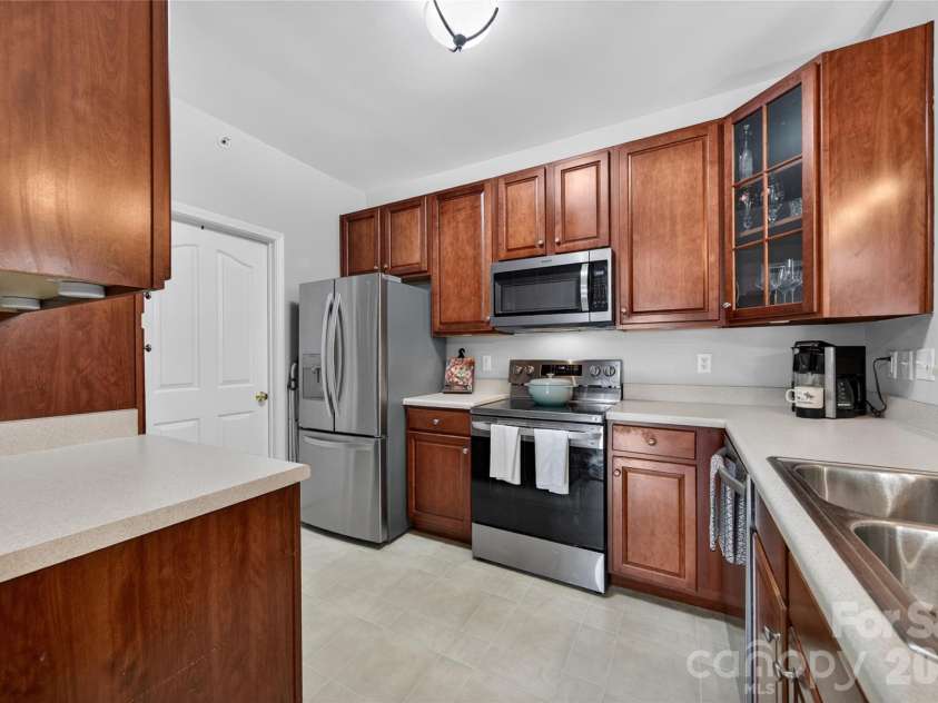 11921 Ridgeway Park Drive, Charlotte, NC 28277.  MLS# CAR4385924, YatesRealty ID 27979. 