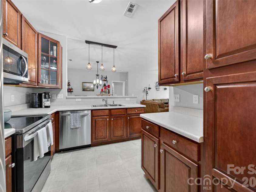11921 Ridgeway Park Drive, Charlotte, NC 28277.  MLS# CAR4385924, YatesRealty ID 27979. 