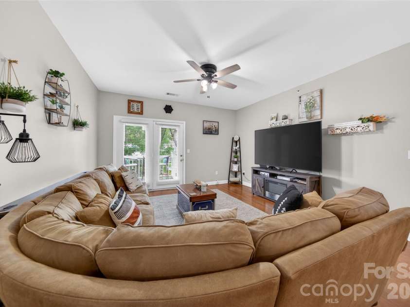 11921 Ridgeway Park Drive, Charlotte, NC 28277.  MLS# CAR4385924, YatesRealty ID 27979. Great Room