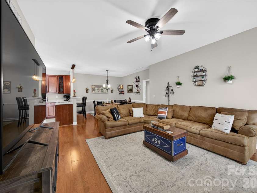 11921 Ridgeway Park Drive, Charlotte, NC 28277.  MLS# CAR4385924, YatesRealty ID 27979. Great Room