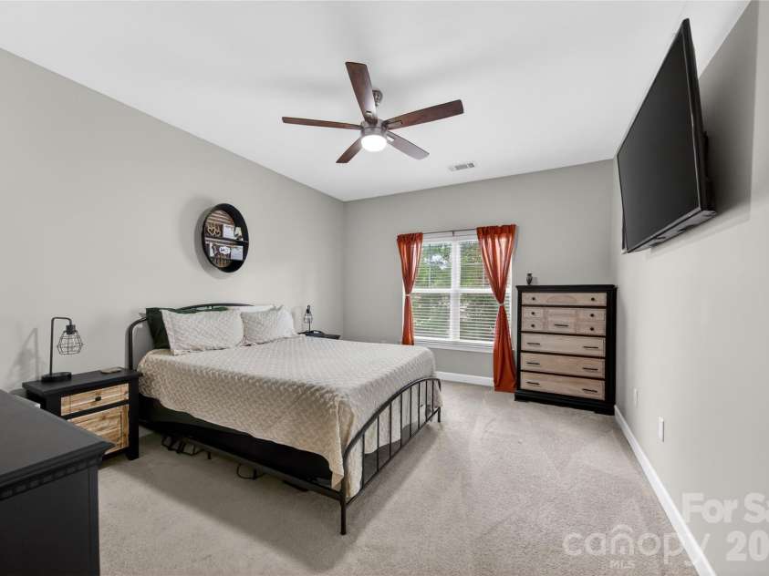 11921 Ridgeway Park Drive, Charlotte, NC 28277.  MLS# CAR4385924, YatesRealty ID 27979. Primary Bedroom