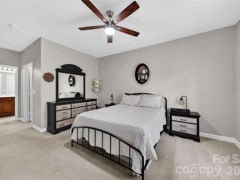 11921 Ridgeway Park Drive, Charlotte, NC 28277.  MLS# CAR4385924, YatesRealty ID 27979. Spacious Primary Bedroom